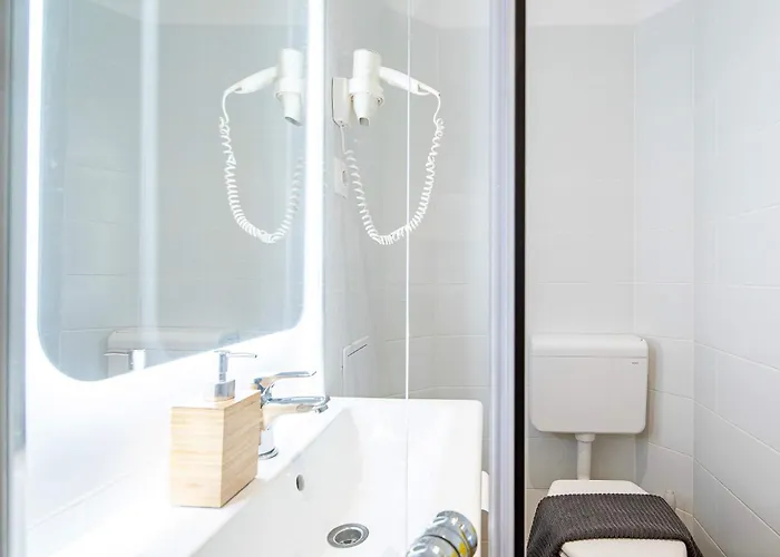 Super - Ac - New - Modern * Budapesta